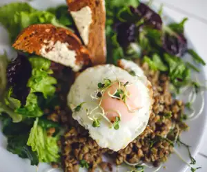 egg over lentil salad